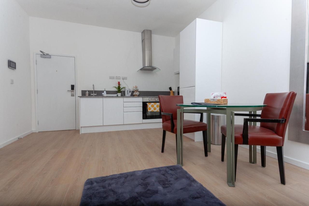 One Bedroom Serviced Smethwick Flat 314 Apartment